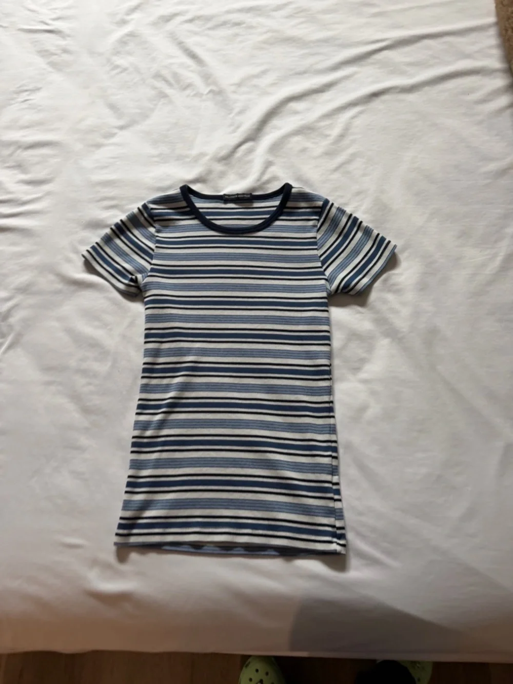 Brandy Melville Blue & White Stripe Short Sleeve Tee - Picture 1 of 2